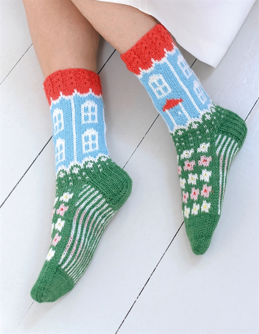 KNITTED MOOMIN SOCKS - 29 original designs with charts